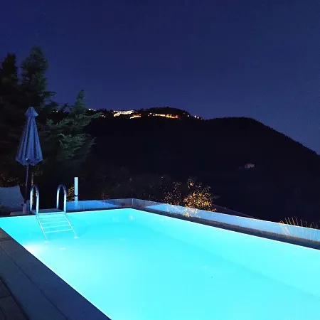 White Lefkada * Каламици