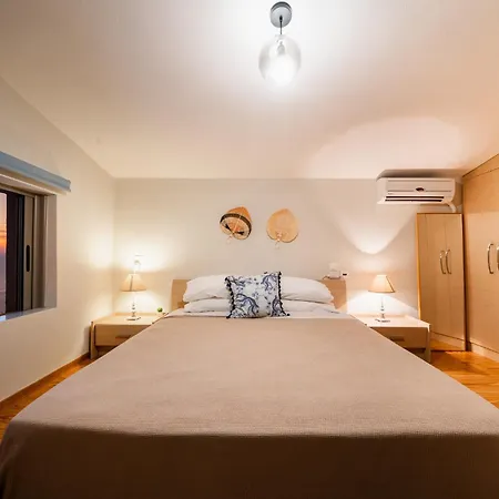 White Lefkada Willa *