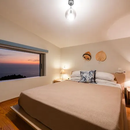 White Lefkada Willa *