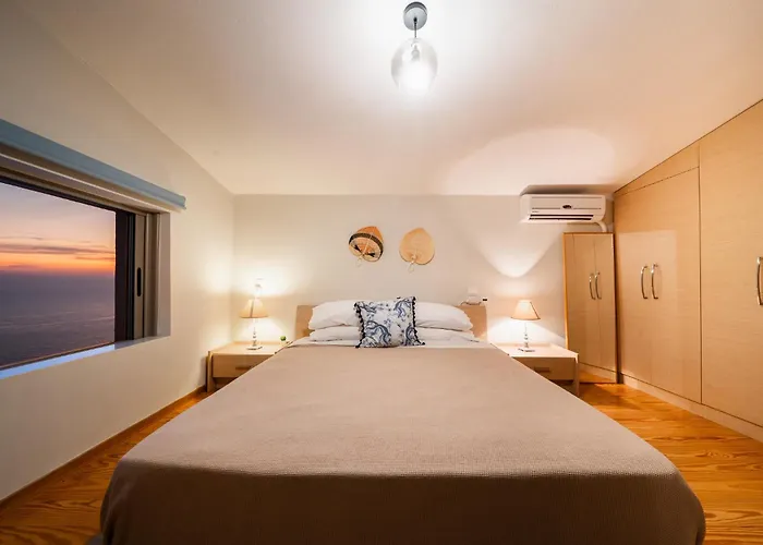 White Lefkada Willa *